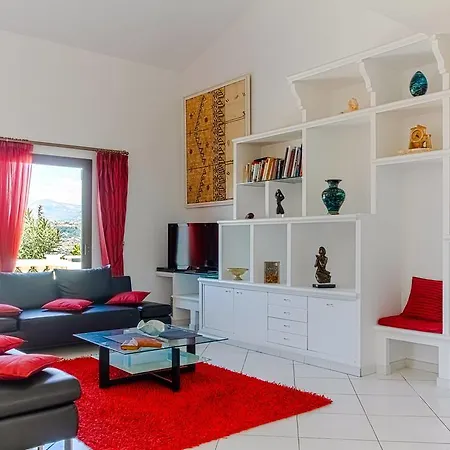 300 Sqm On Fabron Hill With Pool Hébergement de vacances Nice