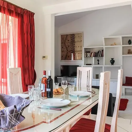 300 Sqm On Fabron Hill With Pool Hébergement de vacances