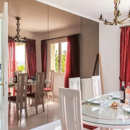 Hébergement de vacances 300 Sqm On Fabron Hill With Pool *
