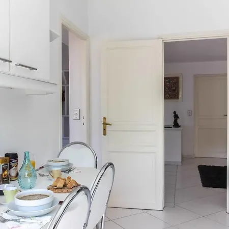 300 Sqm On Fabron Hill With Pool Hébergement de vacances *