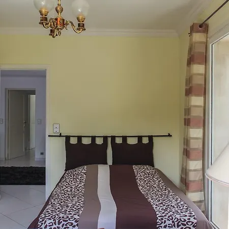 Hébergement de vacances 300 Sqm On Fabron Hill With Pool *