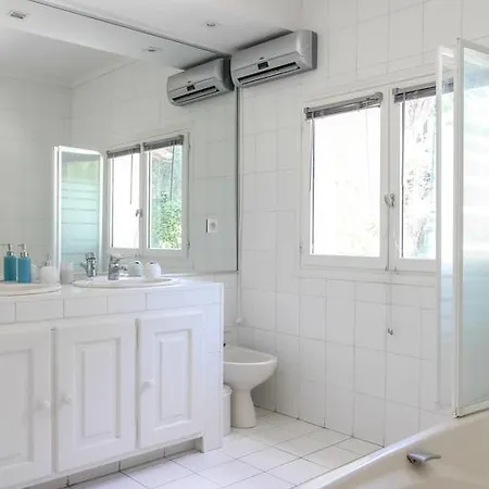 300 Sqm On Fabron Hill With Pool