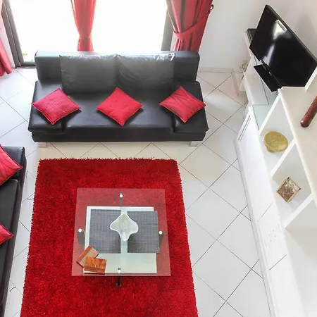 Hébergement de vacances 300 Sqm On Fabron Hill With Pool