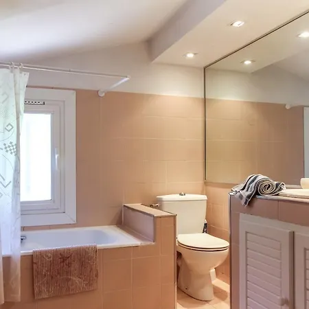300 Sqm On Fabron Hill With Pool *